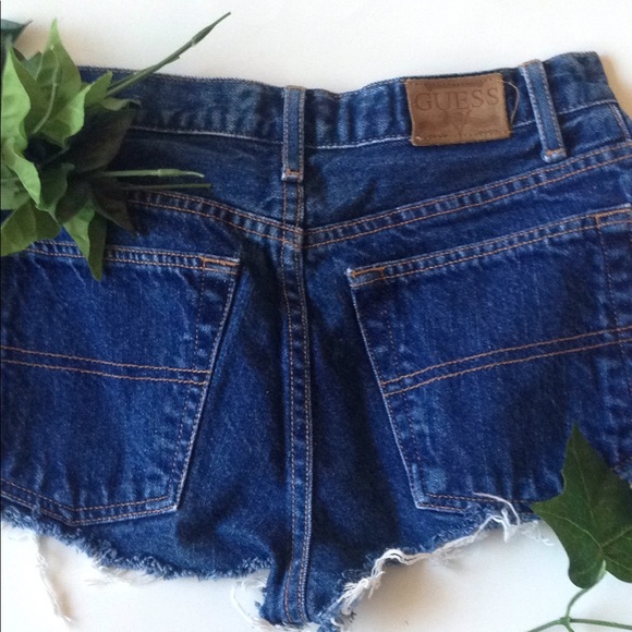 Guess super vintage cut off shorts 🌸 - Picture 4 of 5